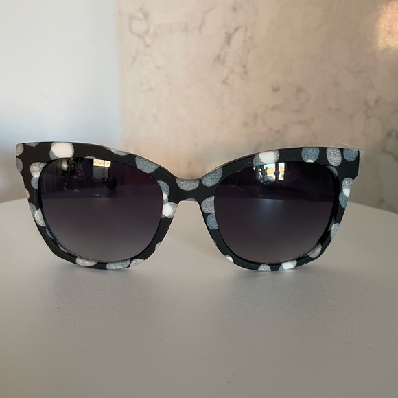 McQ by Alexander McQueen Accessories - NWT McQ Alexander McQueen MQ0011S women’s sunglasses in grey/white